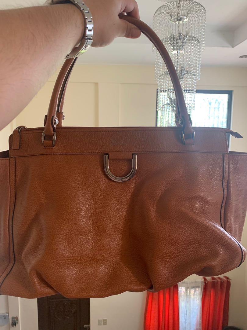 Gucci D-Ring Rare brown leather (Category: Luxury Bags & Wallets) located in Quezon City. Submitted by djrakrakantodamax (Listing ID 1094878944, Image 1). Description: Gucci D Ring brown leather tote Rare colorway Used 2x and then stocked in an airconditioned room Gcash or bank transfer only Unless you want to go to Pililla Rizal and pick it up and hand the cash personally You can personally check it here Or we can do a zoom call so you could che