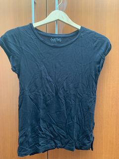 (Kategori: ) berada di . Dikirim oleh wardrobeessentials (ID iklan 1094874519, Gambar 1). Deskripsi: .
