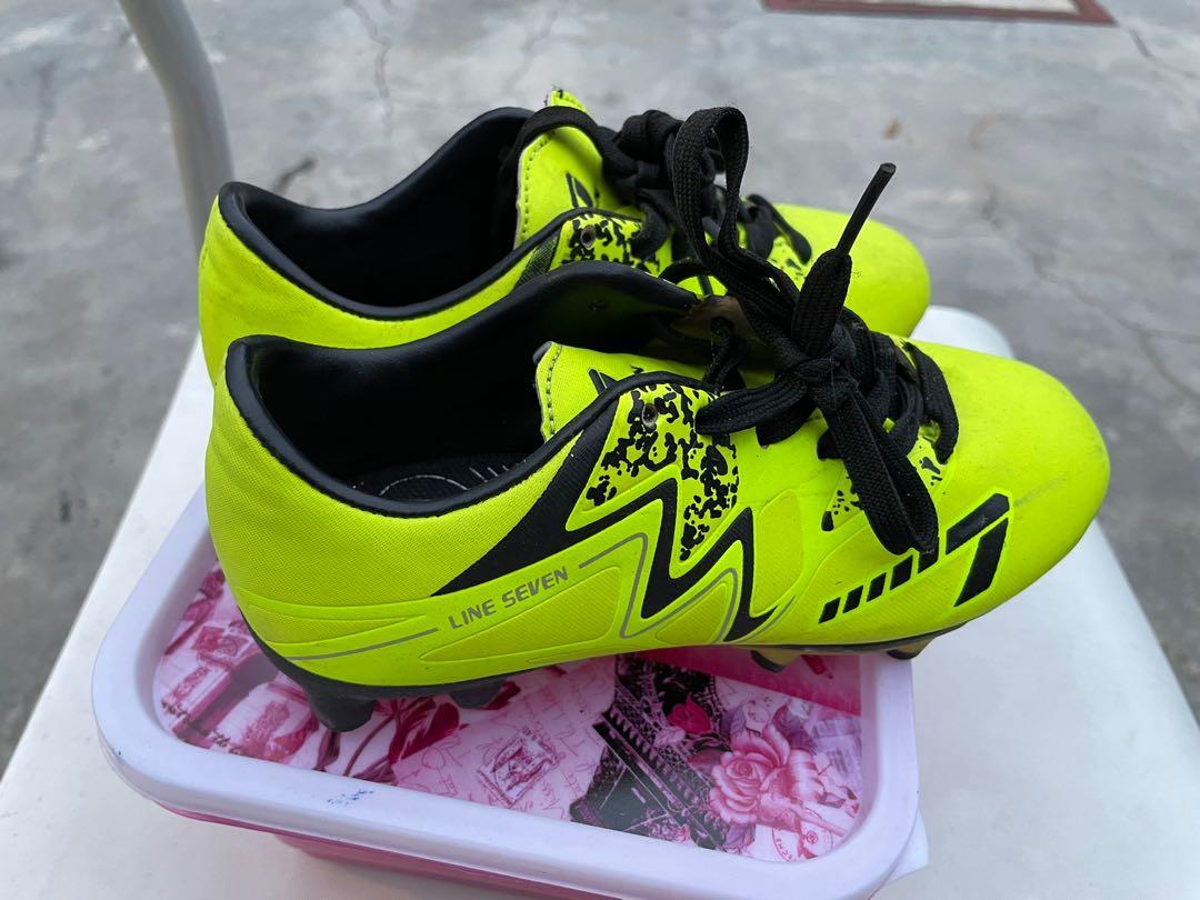 Kids football boots best sale 219