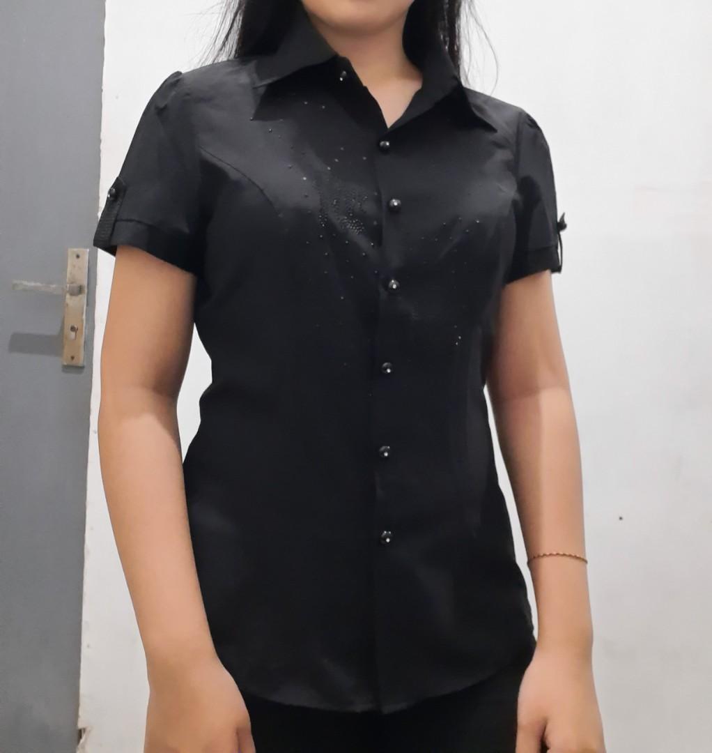 Kemeja Hitam Wanita Fesyen Wanita Pakaian Wanita Atasan Di Carousell