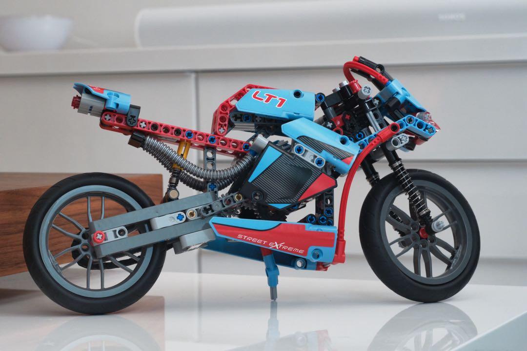 Lego technic street store bike