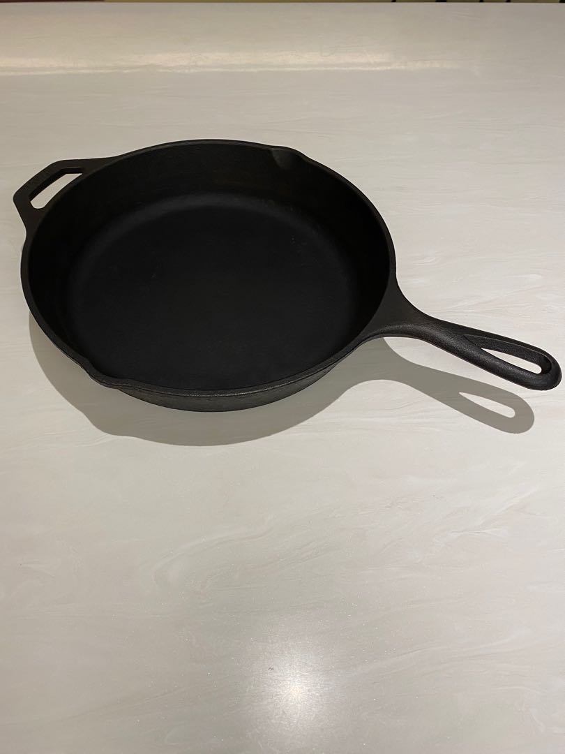 LODGE Cast Iron (made in USA), Furniture & Home Living, Kitchenware