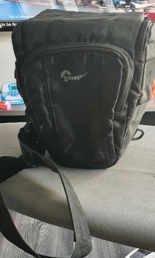 Lowerpro Top Loader (Category: Camera Bags & Carriers) located in Singapore. Submitted by criusmasterd (Listing ID 1094852295, Image 1). Description: slight discolouration as shown on the picture, but other than that, the bag is functional 😀.