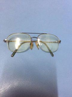 Pure titanium eyeglass