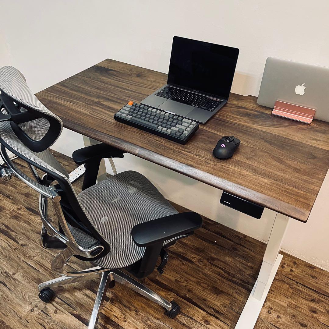 Standing desk with American Walnut table top / electric desk
