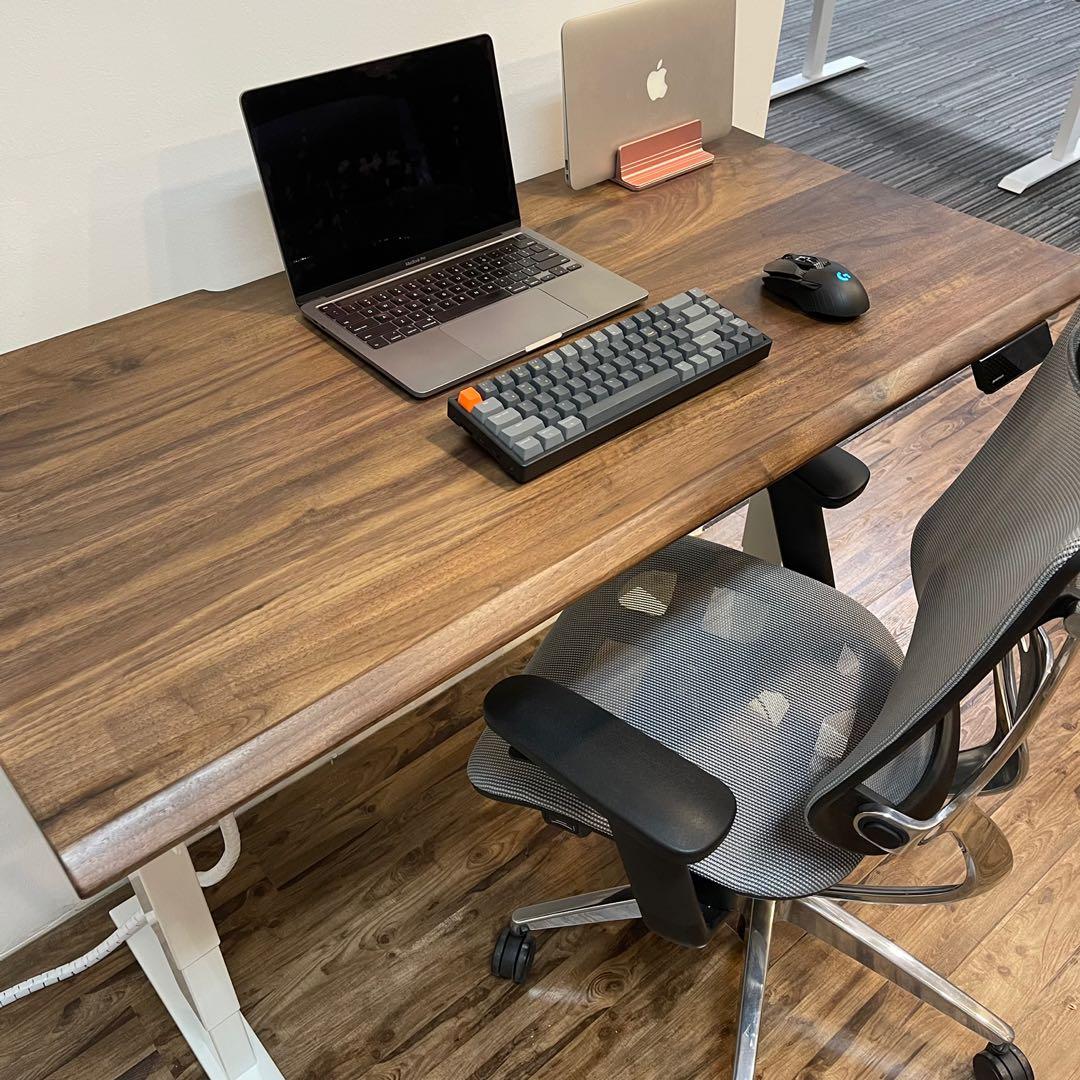 Standing desk with American Walnut table top / electric desk