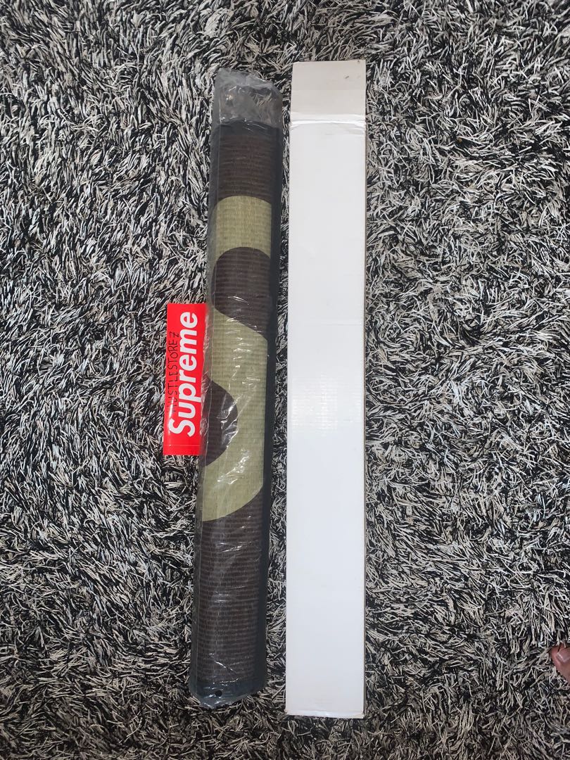 Supreme woven straw mat black, Men's Fashion, Watches & Accessories