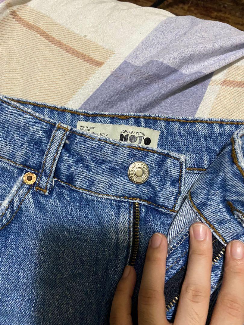 Topshop Denim Blue Skirt (Category: Skirts) located in Makati City. Submitted by giave (Listing ID 1094808241, Image 2). Description: .