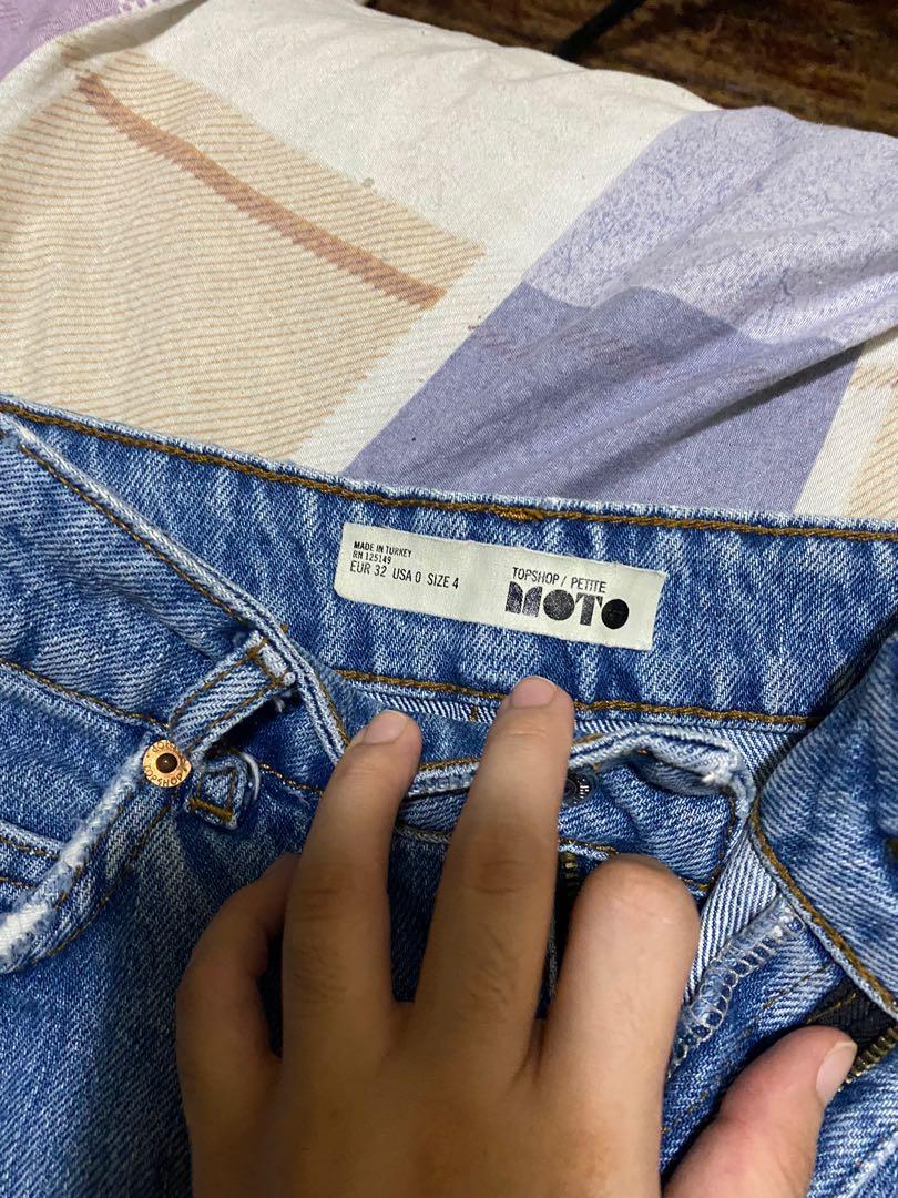Topshop Denim Blue Skirt (Category: Skirts) located in Makati City. Submitted by giave (Listing ID 1094808241, Image 3). Description: .