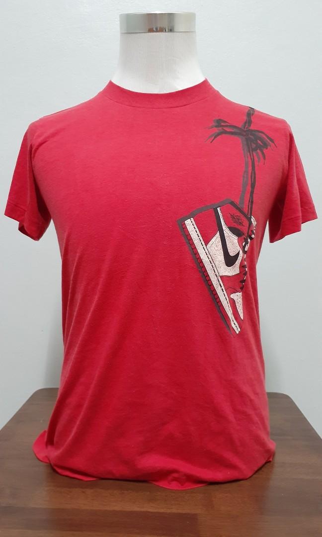 Nike hanging shoes t shirt discount