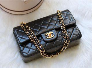 Authentic Chanel Vintage flap with issue