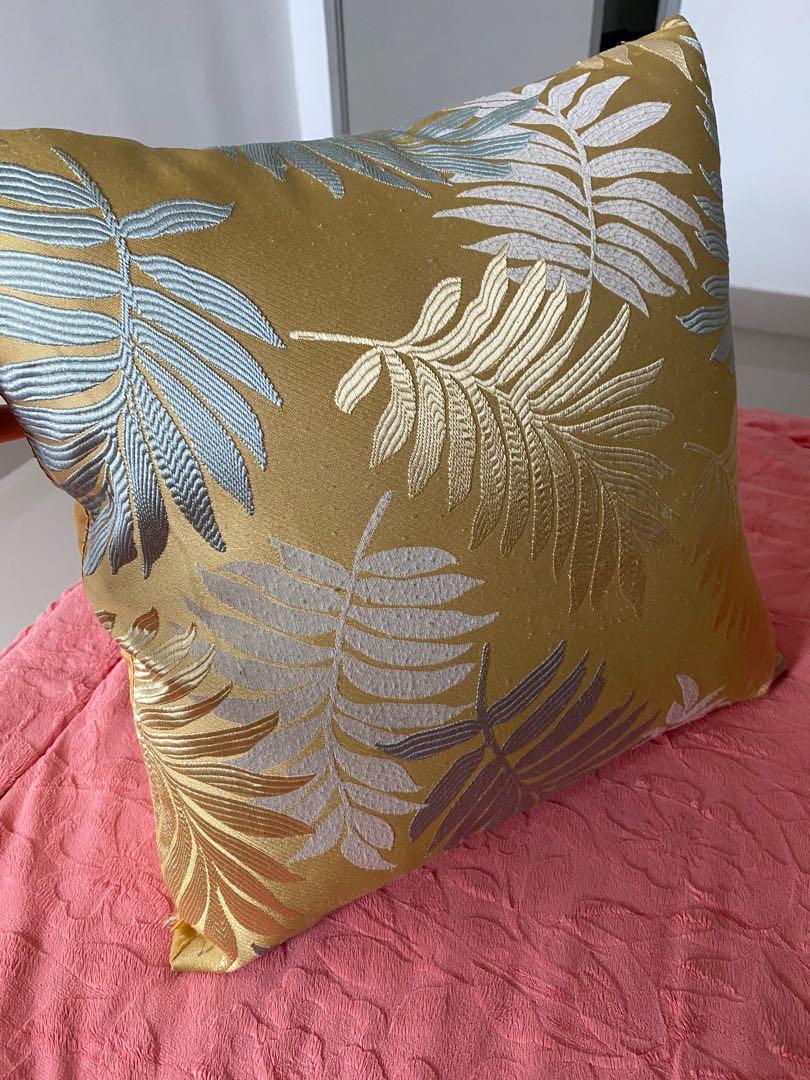 Bantal sofa Kaison Furniture Home Living Home Decor Cushions