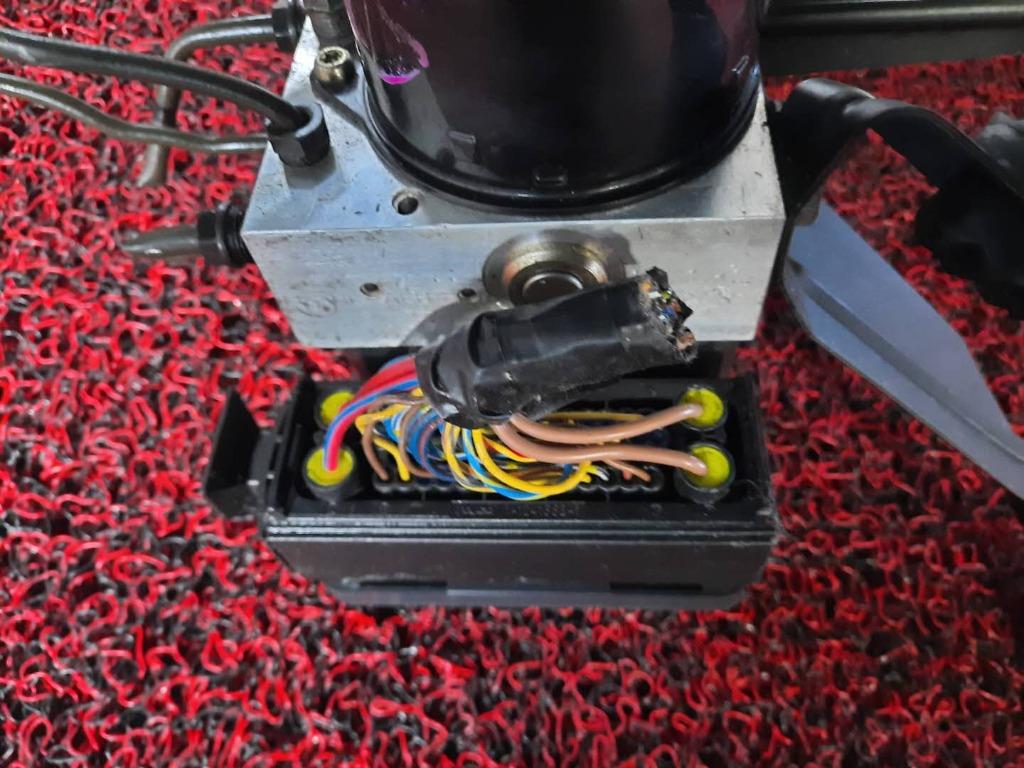 E46 abs module outlet