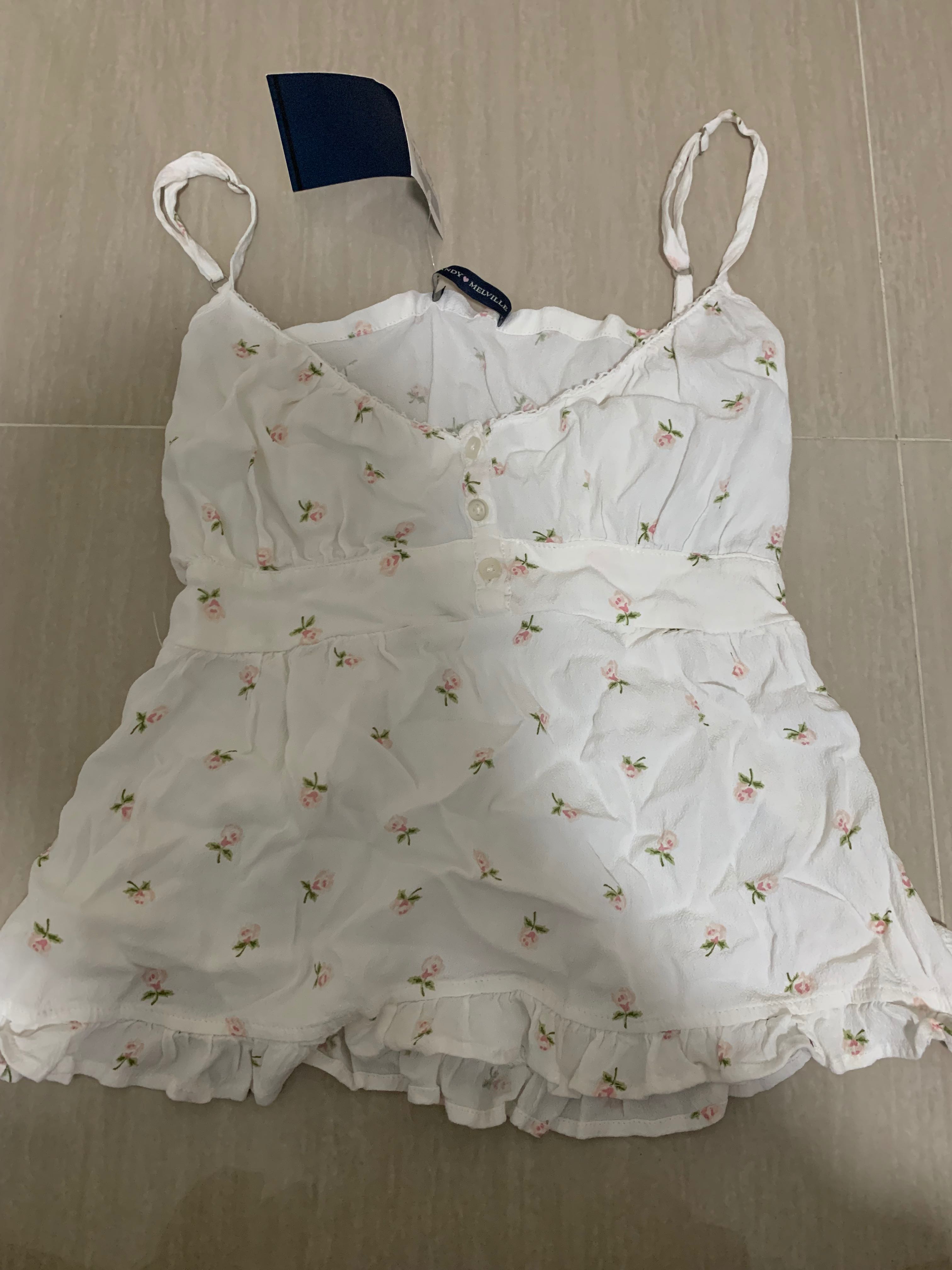 BNWT Brandy Melville Floral Tiffany Tank, Women's Fashion, Tops, Blouses on  Carousell