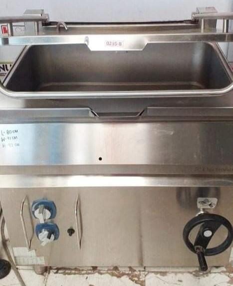 Electrolux Tilting Pan Gas Type (Category: Cookers) located in Makati City. Submitted by budgetappliance (Listing ID 1095037738, Image 3). Description: Electrolux Tilting Pan Gas Type Made in EU F. Model: E7BRGHSNF0 Comm. Model: E7BRGHSNF0 Serial Number: 21308001 Good condition With 30days warranty For inquiries Pls text or call 09058994523.