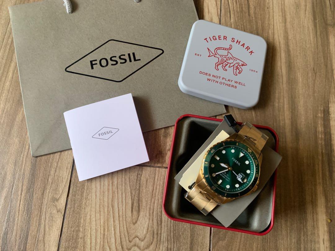 Fossil tiger shark deals watch price