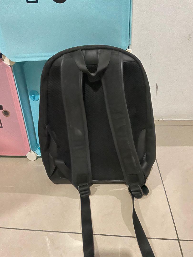 GUESS LAPTOP BACKPACK 100 ORIGINAL (Harga boleh Nego/Diskaun lagi