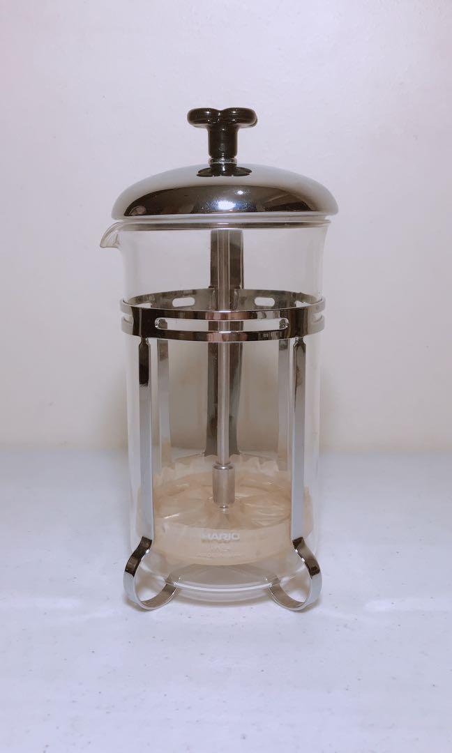 HARIO TH-4 FRENCH PRESS (Category: Other Kitchenware & Tableware) located in Taytay. Submitted by de.cafe (Listing ID 1095189128, Image 3). Description: HARIO TH-4 FRENCH PRESS - Good for 4 cups - Silver - Has a small crack on the lid, barely noticeable. No other issues besides it. - USED 💰 PHP 950 only!! Slightly negotiable :) .