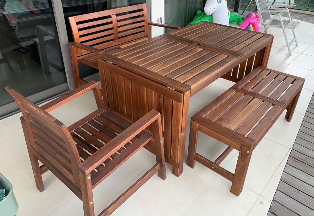 Second hand outdoor shop table and chairs