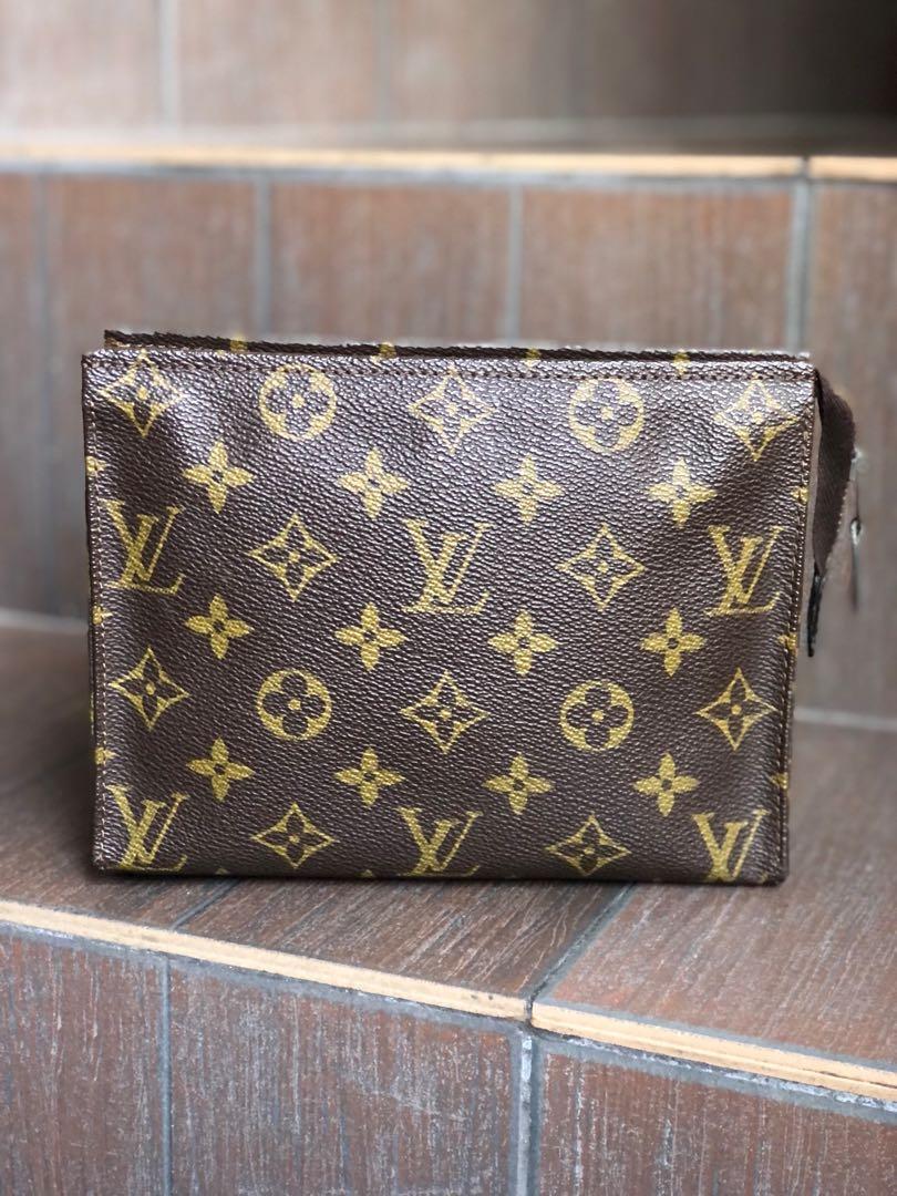 Louis Vuitton LV Vintage Toiletry 19 Pouch, Luxury, Bags & Wallets on  Carousell