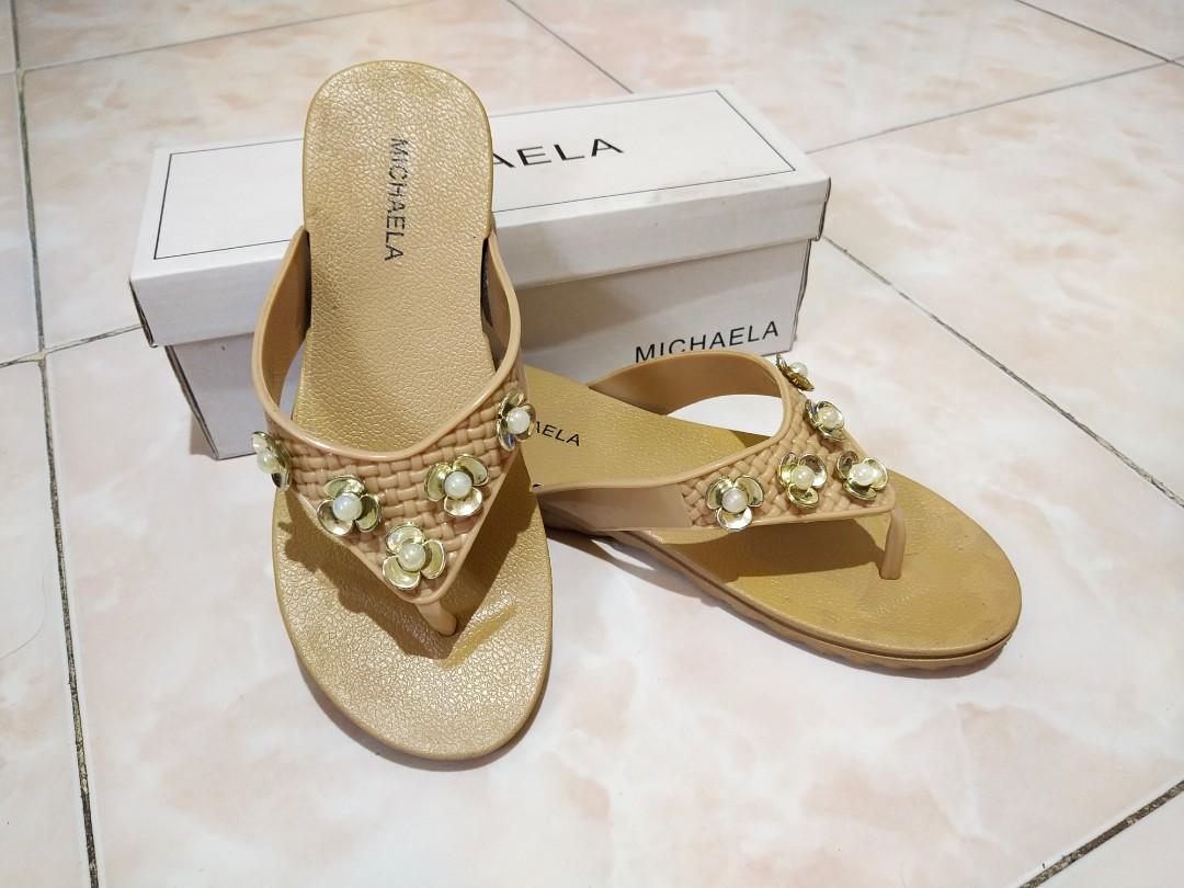 Michaela flat hotsell sandals