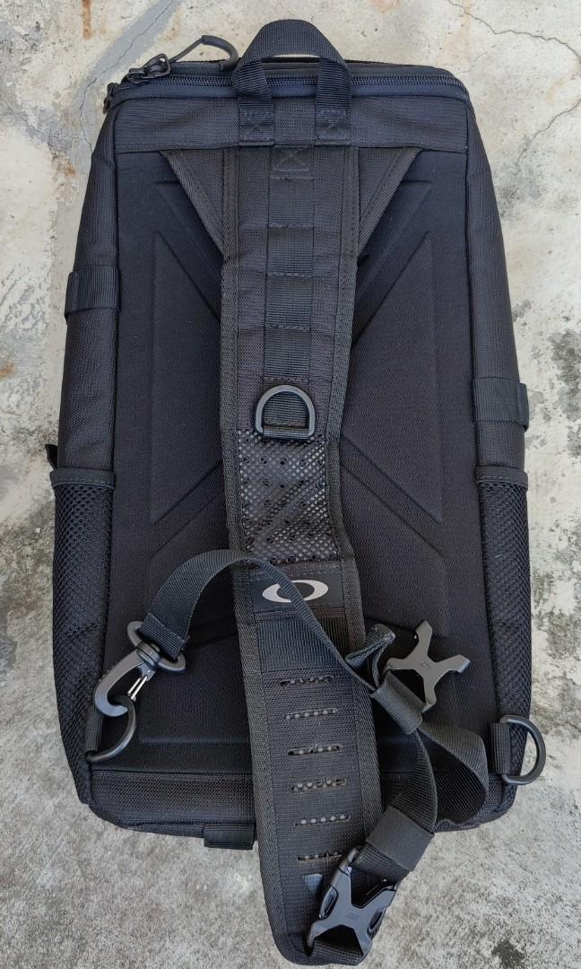 Oakley extractor sling pack 2.0 blackout best sale