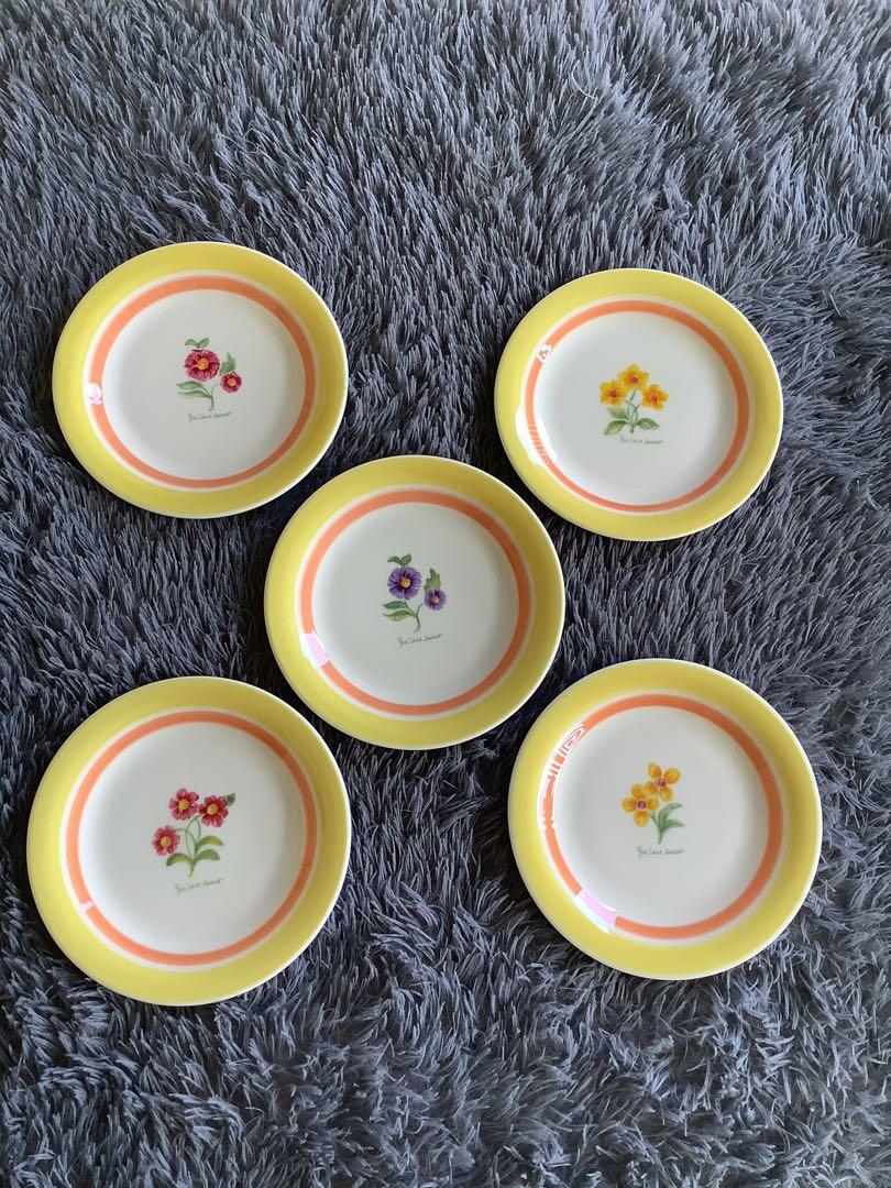 YSL Cake Plate (Category: Other Kitchenware & Tableware) located in Angeles City. Submitted by d_m_p_2 (Listing ID 1095203486, Image 1). Description: ❗️SALE❗️SALE❗️SALE❗️ YSL Cake Plate ⚡️P3,600 Only⚡️ Unused No box AVAILABLE ONHAND.