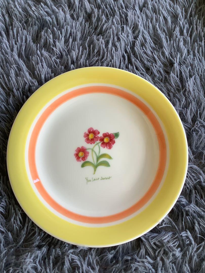 YSL Cake Plate (Category: Other Kitchenware & Tableware) located in Angeles City. Submitted by d_m_p_2 (Listing ID 1095203486, Image 2). Description: ❗️SALE❗️SALE❗️SALE❗️ YSL Cake Plate ⚡️P3,600 Only⚡️ Unused No box AVAILABLE ONHAND.