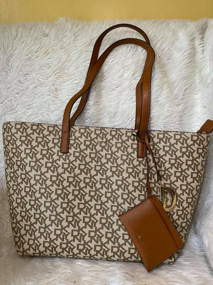 jlood.com - DKNY Twiggy Crossbody w/ Interior Mirror Function — JLOOD.COM