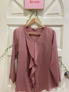 (Category: ) located in . Submitted by aadyyycloset (Listing ID 1095398168, Image 1). Description: .
