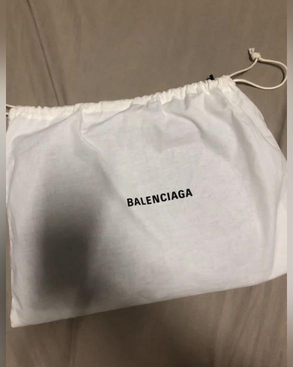 Balenciaga explorer pouch (Category: Luxury Bags & Wallets) located in Taguig. Submitted by roxjl (Listing ID 1095298712, Image 2). Description: Balenciaga explorer pouch Always new Got this from london.
