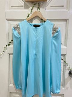 (Category: ) located in . Submitted by aadyyycloset (Listing ID 1095398631, Image 1). Description: .