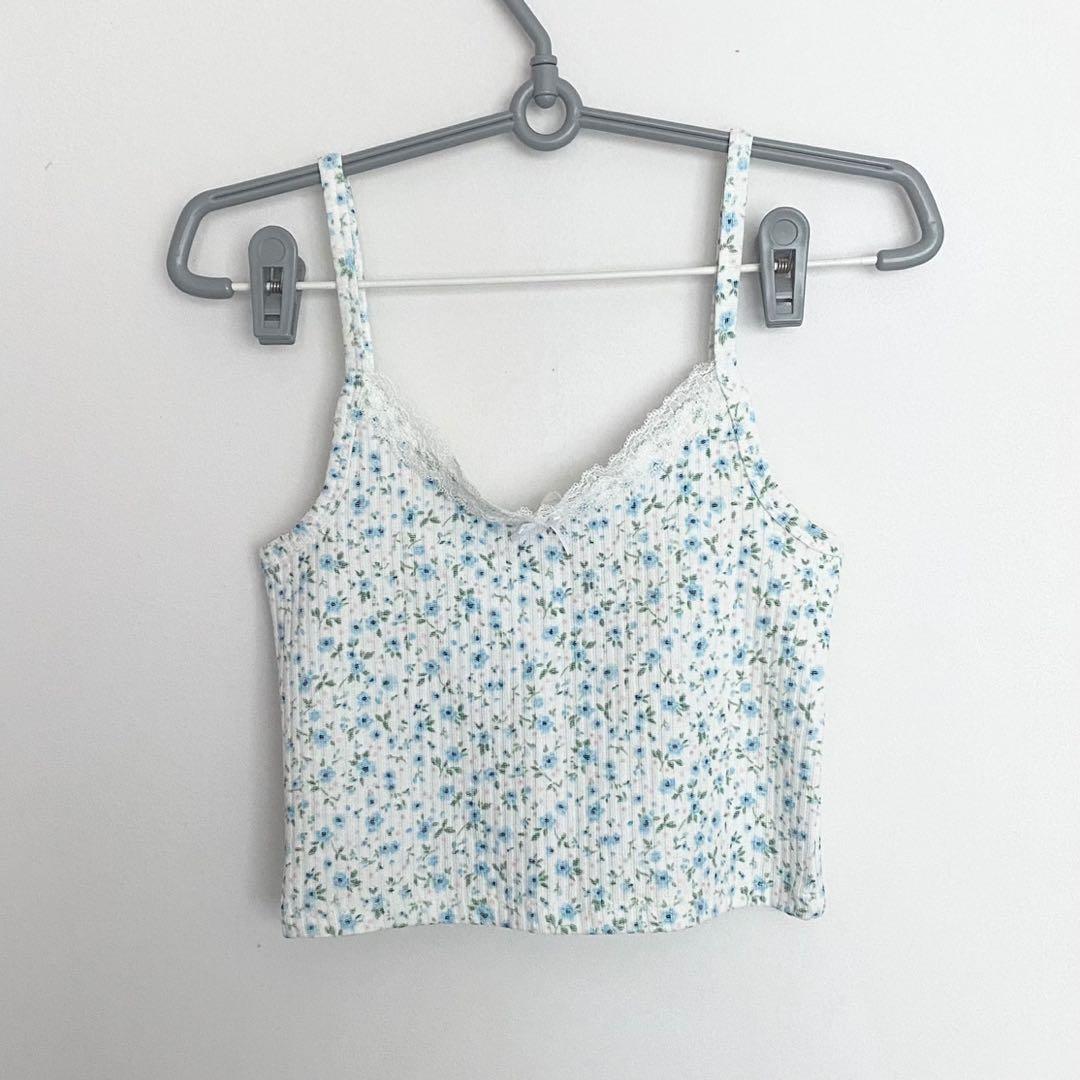 Brandy Melville: Tiffany Floral Tank, Women's Fashion, Tops, Other Tops on  Carousell