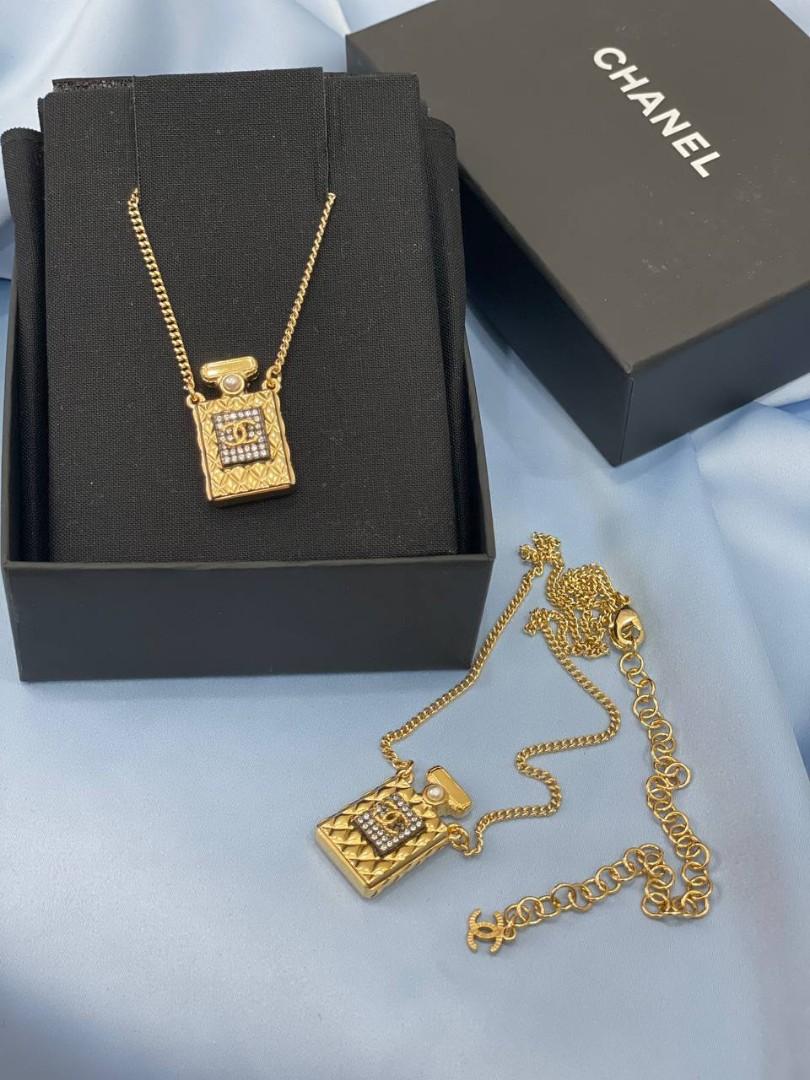 Chanel Necklace, Barang Mewah 