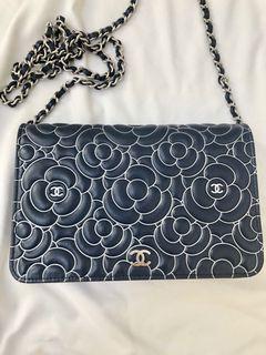 Chanel woc camellia navy blue/silver