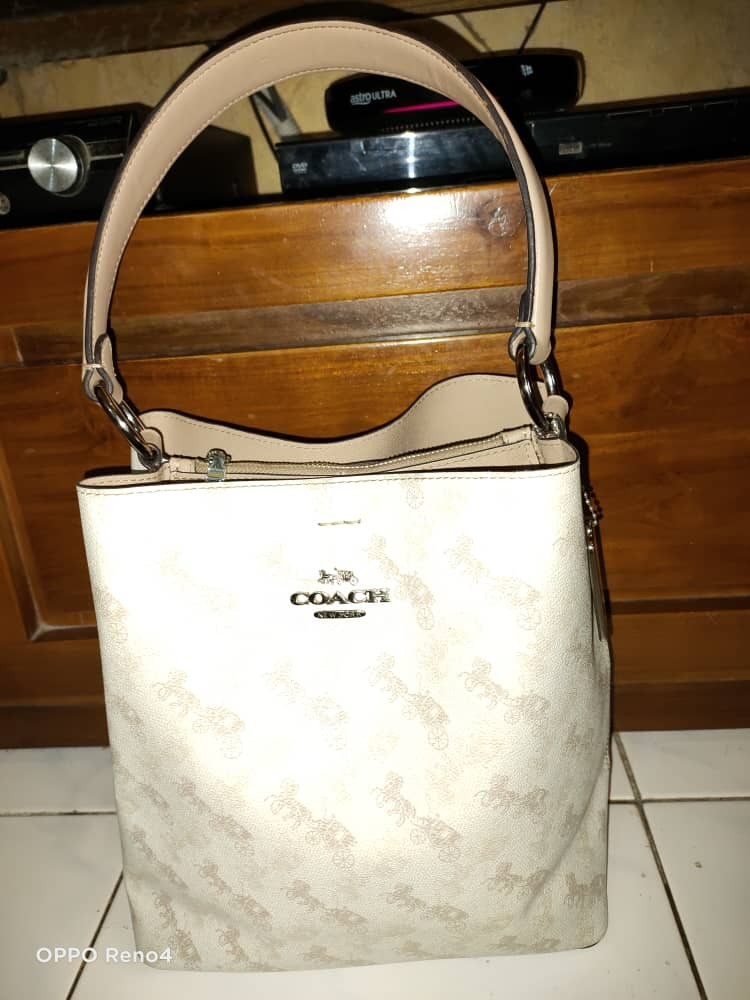 Town bucket bag with horse and carriage print cheap