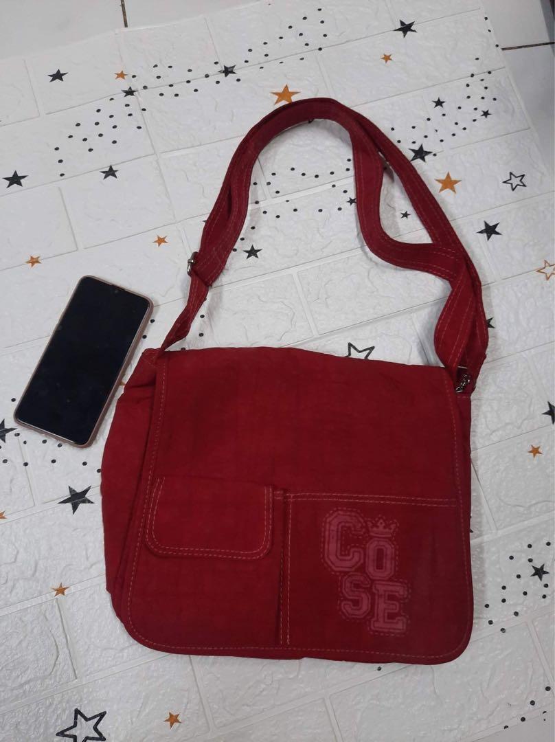 Cose Sling Red Bag (Category: Cross-body Bags) located in Mandaluyong City. Submitted by kayeson (Listing ID 1095399036, Image 1). Description: Cose Sling Red Bag Almost new, used once sa cosplay .