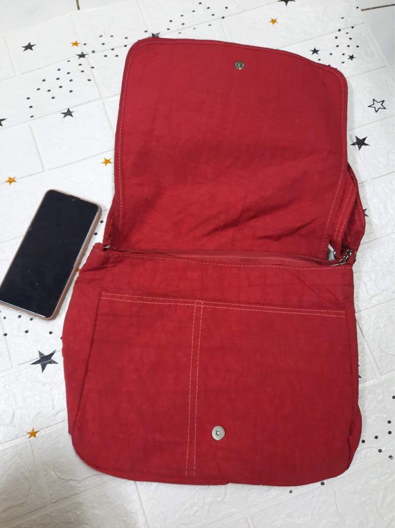 Cose Sling Red Bag (Category: Cross-body Bags) located in Mandaluyong City. Submitted by kayeson (Listing ID 1095399036, Image 2). Description: Cose Sling Red Bag Almost new, used once sa cosplay .