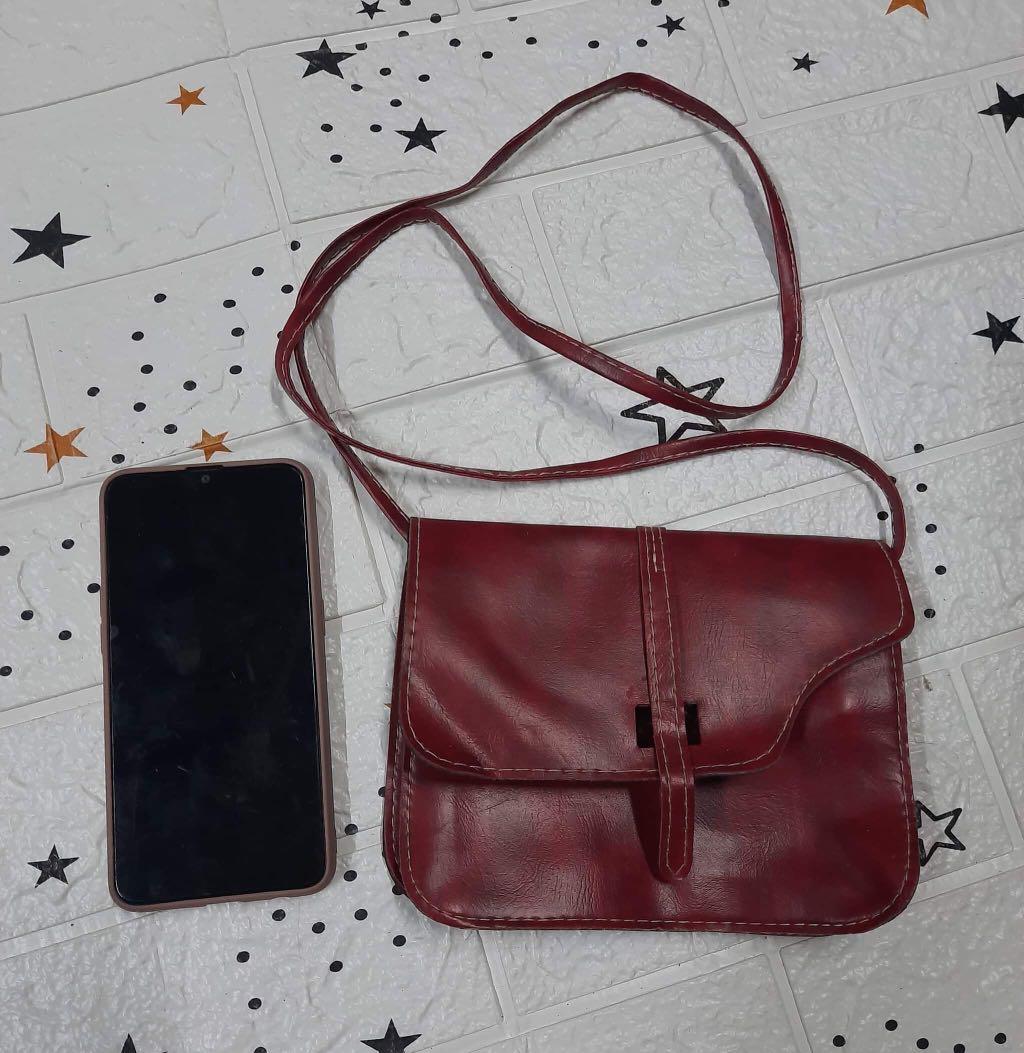 Cose Sling Red Bag (Category: Cross-body Bags) located in Mandaluyong City. Submitted by kayeson (Listing ID 1095399036, Image 3). Description: Cose Sling Red Bag Almost new, used once sa cosplay .