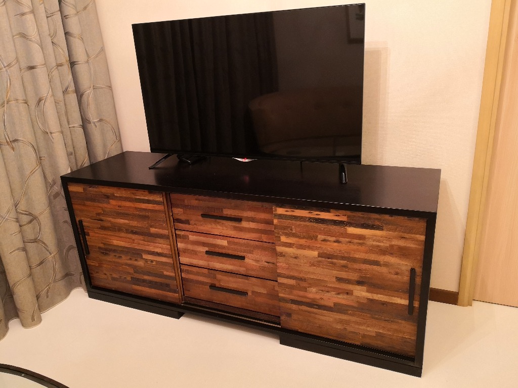 Crate and barrel store seguro media console