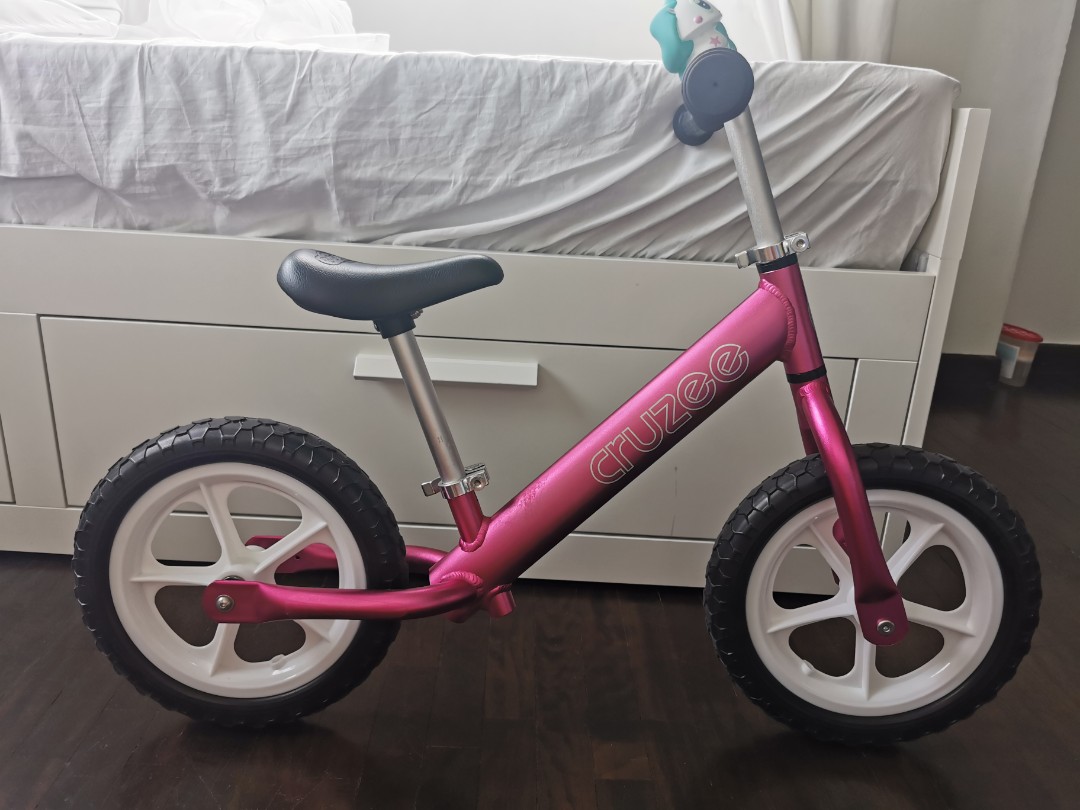 Cruzee Balance Bike - Pink (rarely used 