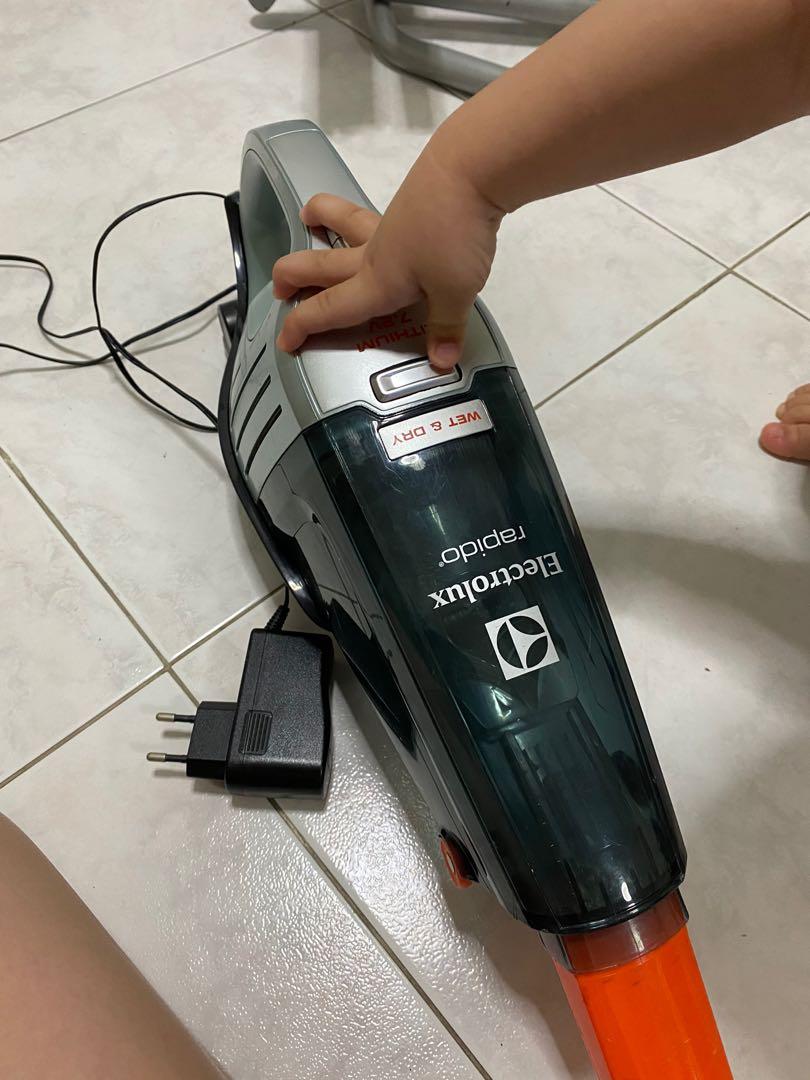 Electrolux handheld vacuum, TV & Home Appliances, Vacuum Cleaner