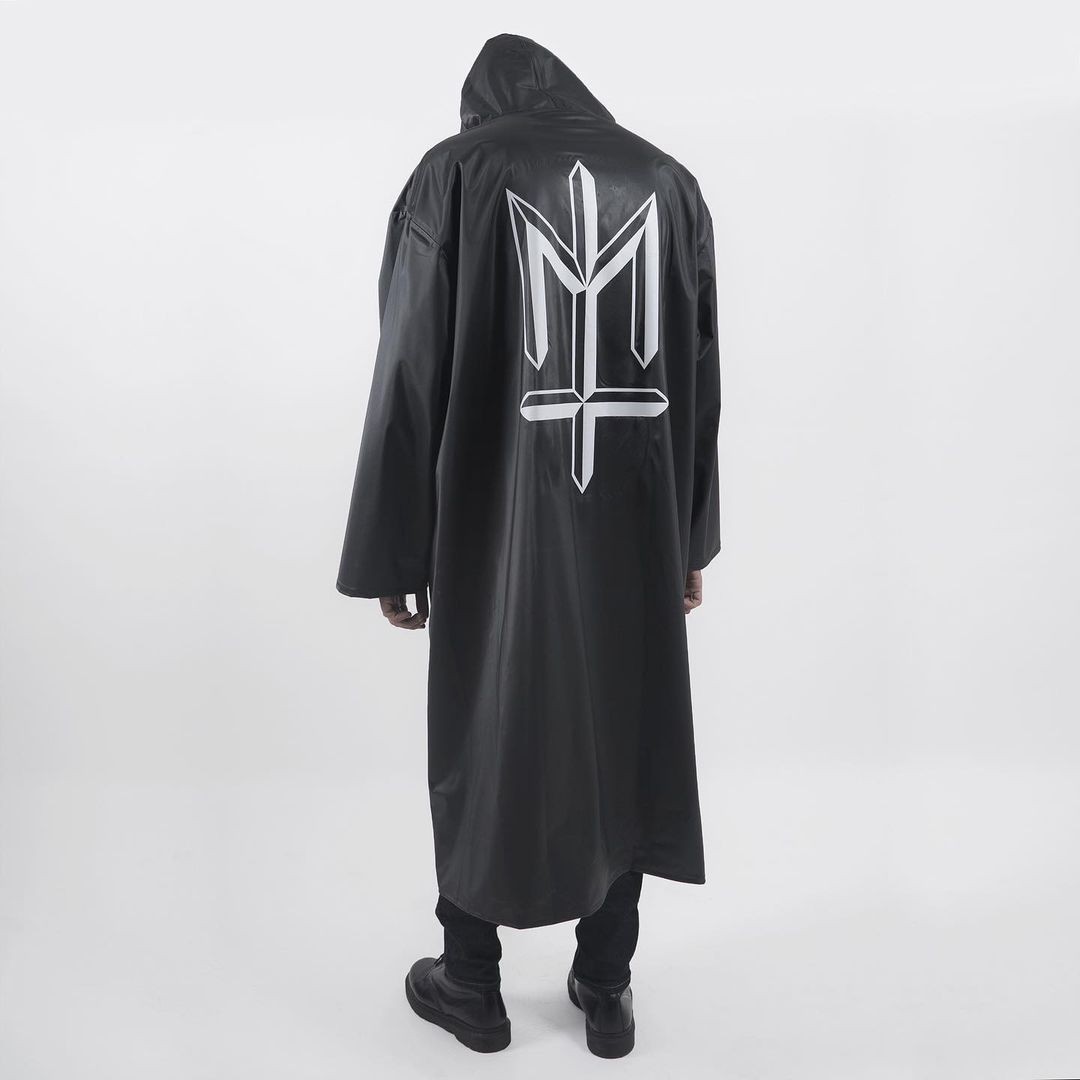 Jas Hujan Poncho Maternal Disaster, Men's Fashion, Men's Clothes
