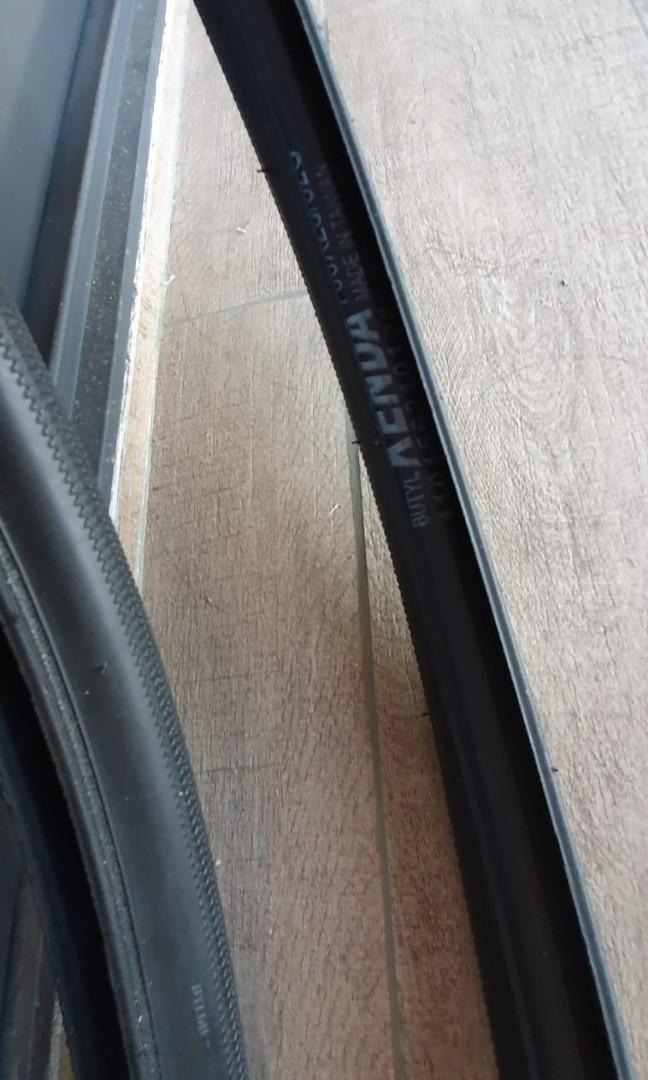 Kenda inner tube. Bontrager R3 tyres 