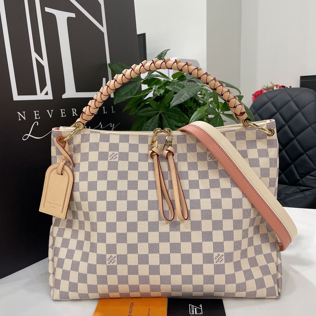 Louis Vuitton Beaubourg Hobo MM Damier Azur with an exquisite