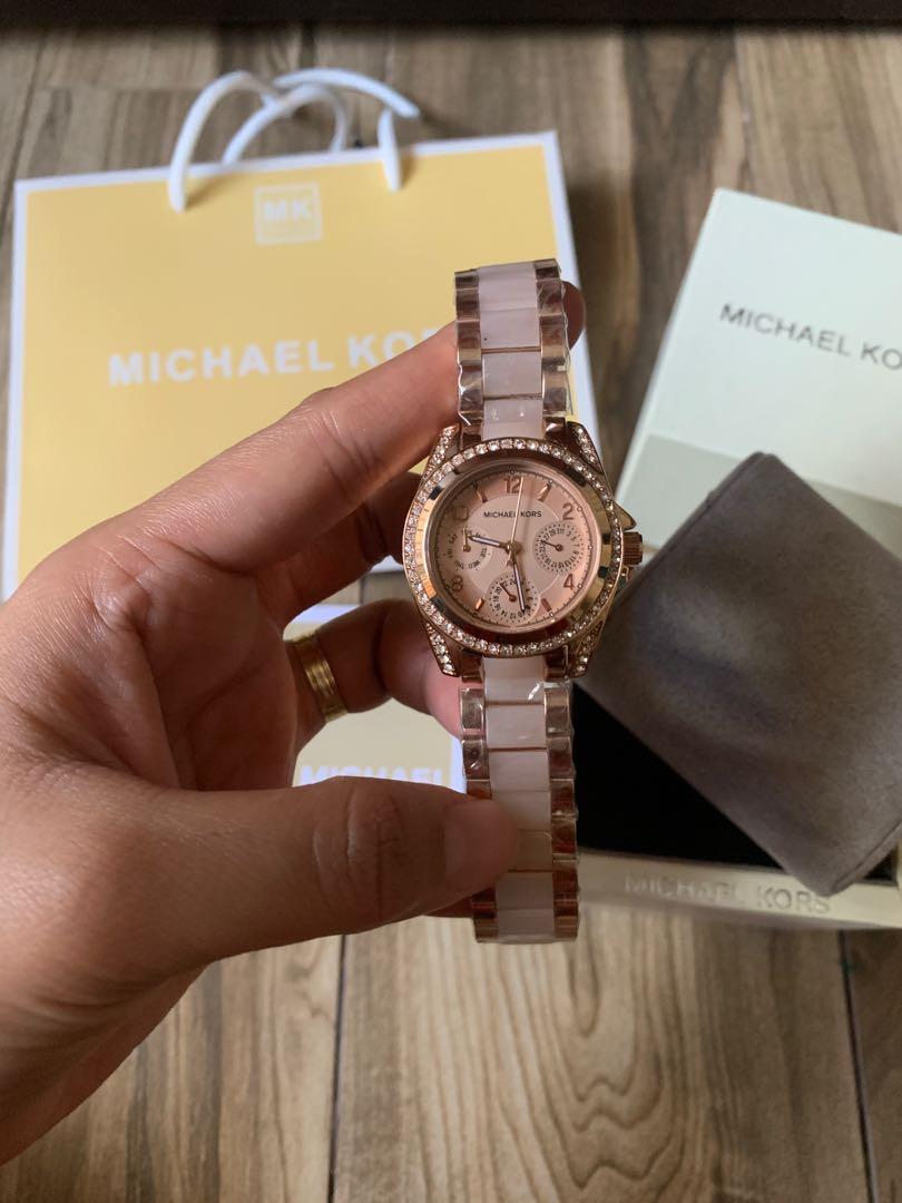 Michael kors watch (Category: Women's Watches) located in Rizal. Submitted by onlinedepotwholesale2nd (Listing ID 1095347284, Image 1). Description: Michael kors watch Mk6175 Case size: 33mm Php 2400 each only 📌wholesale price posted 📌lowest price online 📌resellers are welcome.