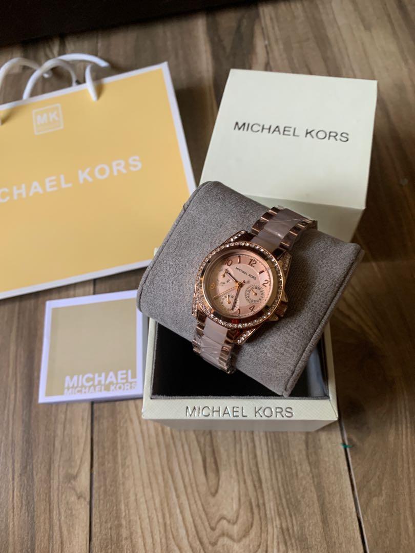 Michael kors watch (Category: Women's Watches) located in Rizal. Submitted by onlinedepotwholesale2nd (Listing ID 1095347284, Image 2). Description: Michael kors watch Mk6175 Case size: 33mm Php 2400 each only 📌wholesale price posted 📌lowest price online 📌resellers are welcome.