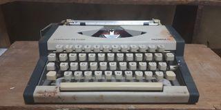 Olympia Traveller Deluxe Typewriter