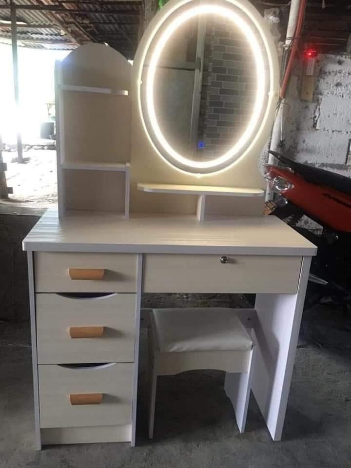 :OVAL VANITY MIRROR WITH LIGHT (Category: Mirrors) located in Manila. Submitted by saguittarian06 (Listing ID 1095427883, Image 1). Description: RESELLER:1800php :OVAL VANITY MIRROR WITH LIGHT ✔️Dressing Table with chair ✔️size-68cmX80cmX138cm ✔️with LED light （Three color lights） ✔️material: Medium Density Fiberboard (MDF) ✔️Carton size:93x17x64 ✔️Carton packaging:40klo ✔️Color available-creamy white, cedar & brown ).