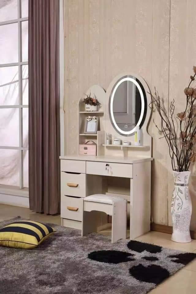:OVAL VANITY MIRROR WITH LIGHT (Category: Mirrors) located in Manila. Submitted by saguittarian06 (Listing ID 1095427883, Image 3). Description: RESELLER:1800php :OVAL VANITY MIRROR WITH LIGHT ✔️Dressing Table with chair ✔️size-68cmX80cmX138cm ✔️with LED light （Three color lights） ✔️material: Medium Density Fiberboard (MDF) ✔️Carton size:93x17x64 ✔️Carton packaging:40klo ✔️Color available-creamy white, cedar & brown ).